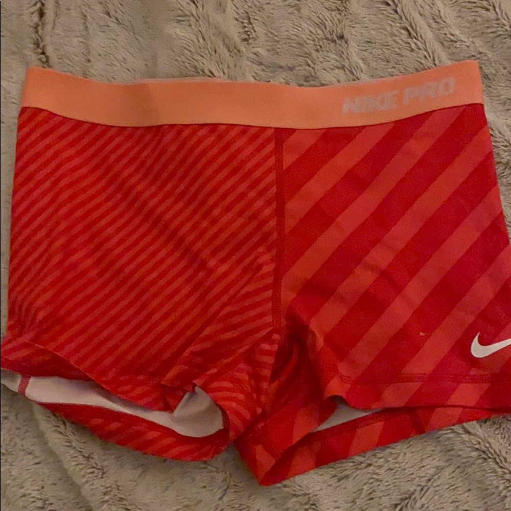 Nike Pros size L